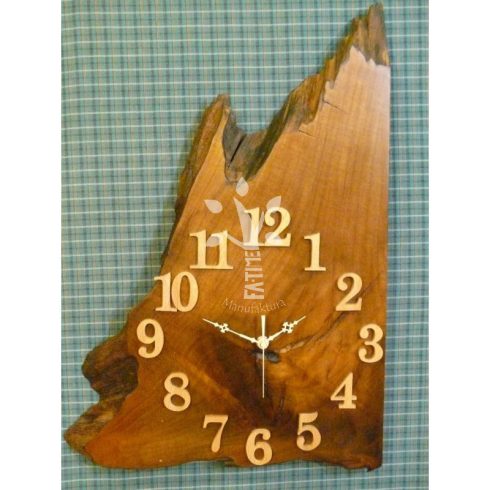 Falióra liliomfa gyökérből fából készült számokkal (03_523)