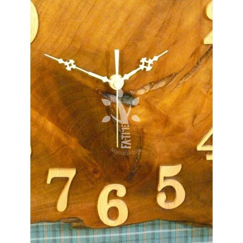 Falióra liliomfa gyökérből fából készült számokkal (03_523)