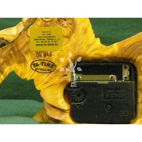 Fa óra japán akácból (04_846)