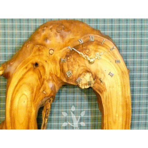 Merész falióra japán akácból (06_537)