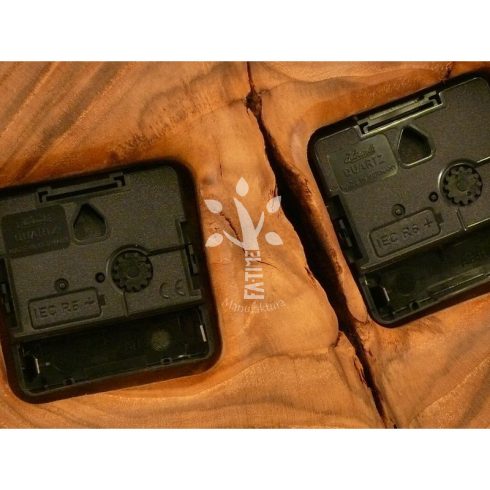 Nagyméretű falióra japán akácból (07_423)