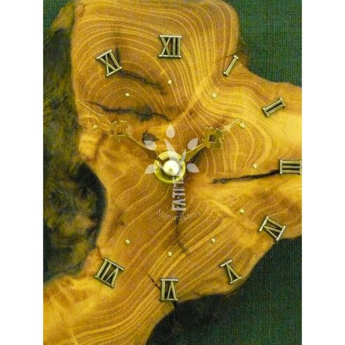 Falióra akácfa gyökérből (12_063)