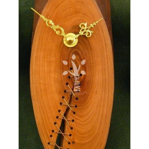 Falióra almafából, érdekes varrással a számlapján (13_094)