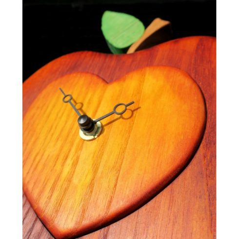 Szeretet alma falióra V. (Ap_19-013)