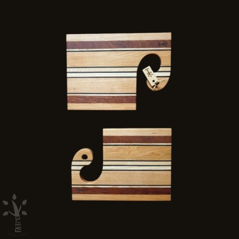 Csíkos mintás páros vagódeszka 4 féle fából , a párok összeilleszthetőek.Egyben és külön is használhatóak. A színek világos krém szín,  középbarna , merbau vöröses szín, wenge sötét barna.