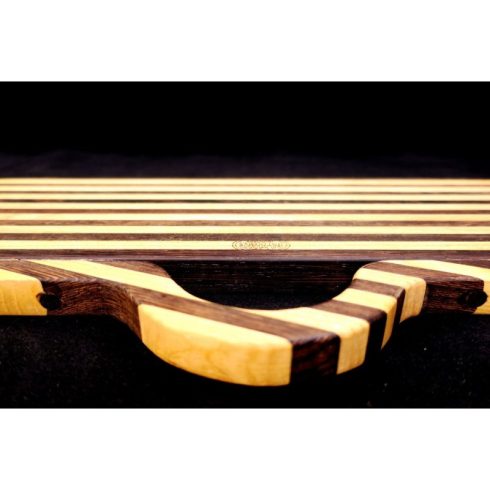 Csíkos neszeszer vágódeszka