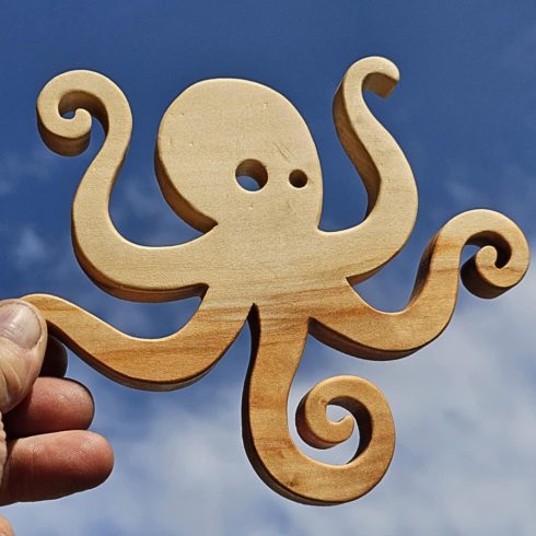 Handcrafted octopus-shaped wooden trivet with marine-inspired design/ Octopus – unique wooden trivet with sea style