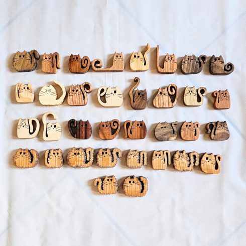 Zo-ZOO World Furry Cat Wooden Magnet – Scroll Saw Handmade Animal Figure