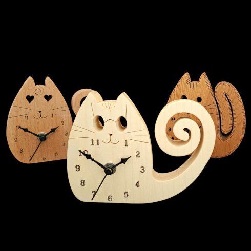 Cat-shaped wooden wall clock – unique wooden cat decor/Cat-shaped wooden wall clock made of maple wood, table and wall mounted