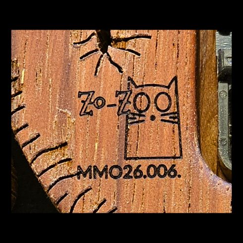 Cat-shaped wooden wall clock – unique wooden cat decor/Cat-shaped wooden wall clock made of merbau wood, table and wall mounted