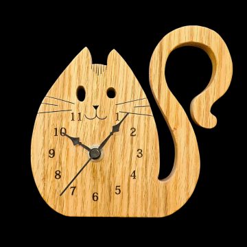   Katzenförmige Holz-Wanduhr – Natürlicher Charme trifft verspielte Eleganz (MMO.26.007)