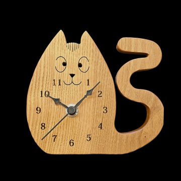   Katzenförmige Holz-Wanduhr – Natürlicher Charme trifft verspielte Eleganz (MMO.26.009)
