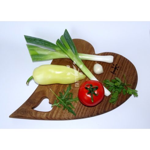 Heart-shaped wooden cutting board with engravable surface, ideal as a wedding gift/Engravable heart-shaped wooden cutting board – perfect wedding gift
