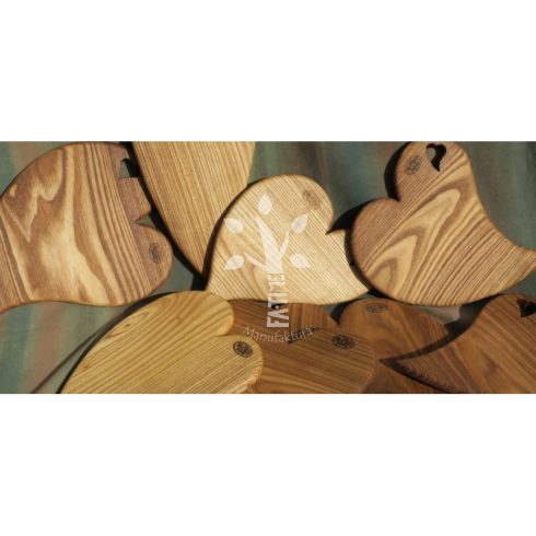 Heart-shaped wooden cutting board with engravable surface, ideal as a wedding gift/Engravable heart-shaped wooden cutting board – perfect wedding gift