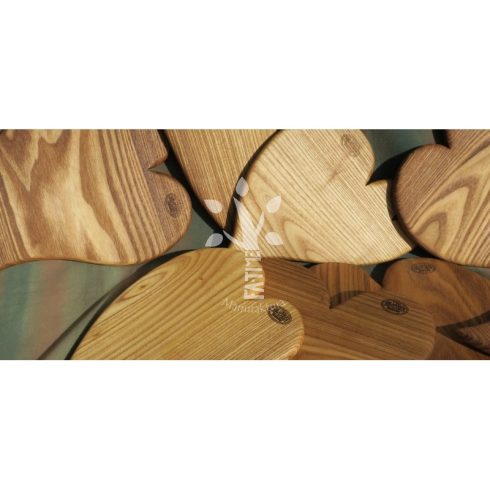 Heart-shaped wooden cutting board with engravable surface, ideal as a wedding gift/Engravable heart-shaped wooden cutting board – perfect wedding gift