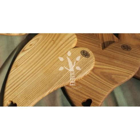 Heart-shaped wooden cutting board with engravable surface, ideal as a wedding gift/Engravable heart-shaped wooden cutting board – perfect wedding gift