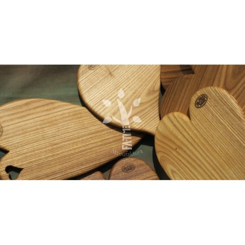 Heart-shaped wooden cutting board with engravable surface, ideal as a wedding gift/Engravable heart-shaped wooden cutting board – perfect wedding gift