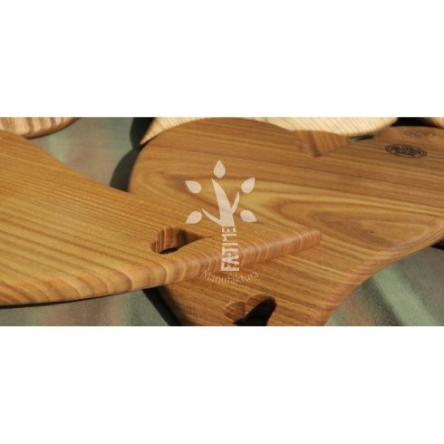Heart-shaped wooden cutting board with engravable surface, ideal as a wedding gift/Engravable heart-shaped wooden cutting board – perfect wedding gift