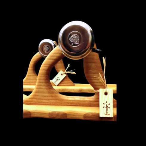 Kézműves fából készült gravírozható pálinkakínáló csengővel és poharakkal, elegáns kialakítással